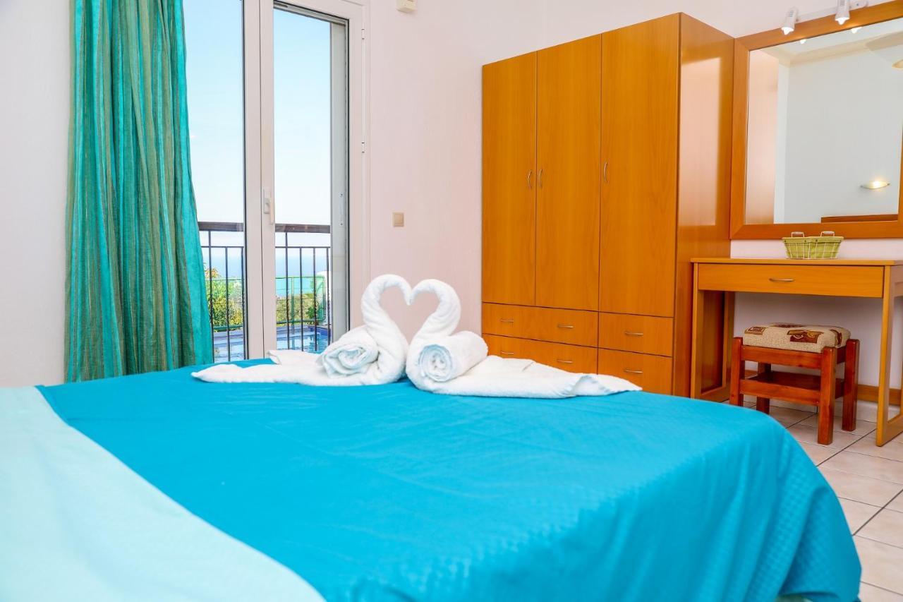 Villa Mitzelos Moni Evaggelistrias Bagian luar foto