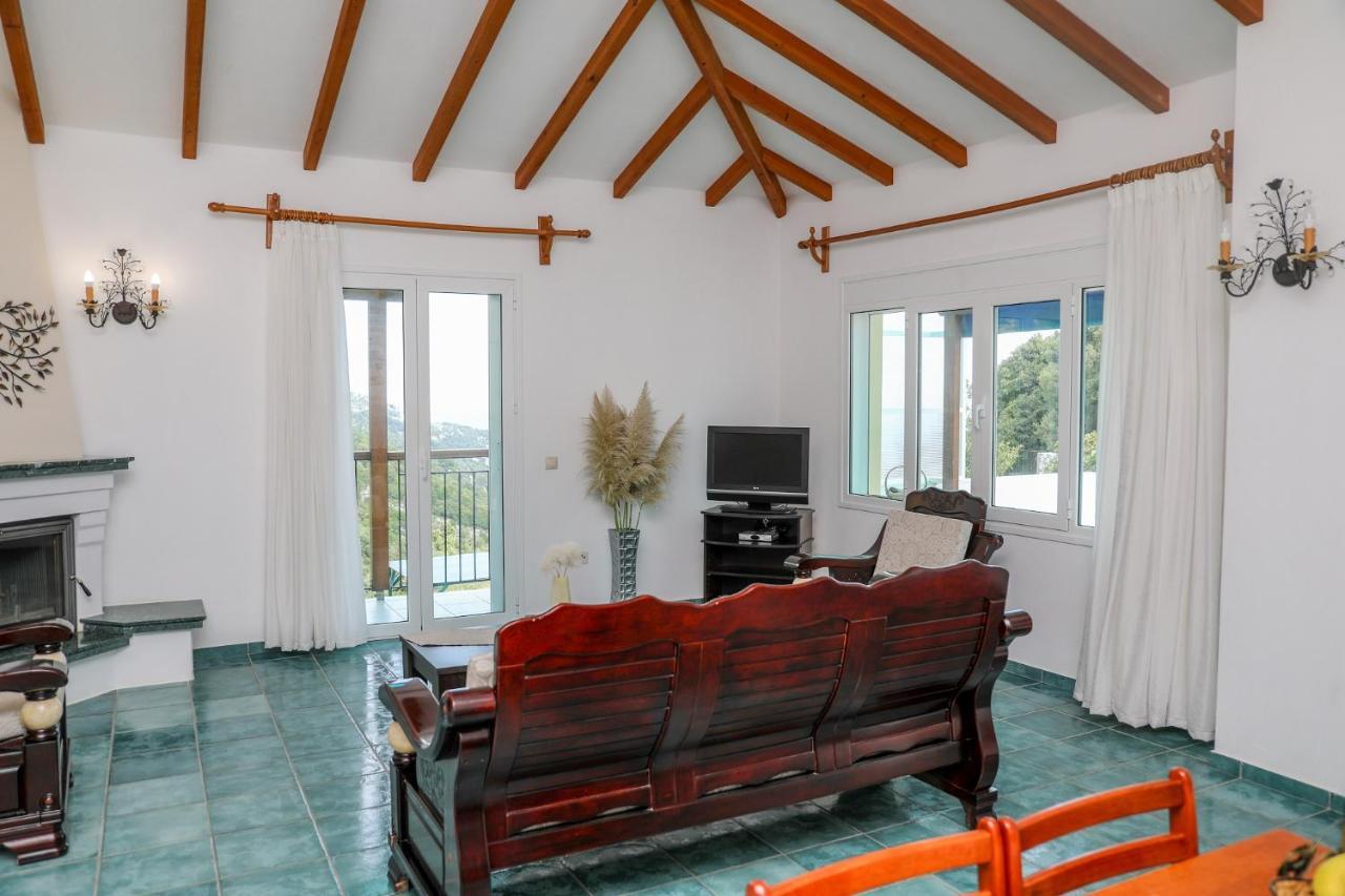 Villa Mitzelos Moni Evaggelistrias Bagian luar foto