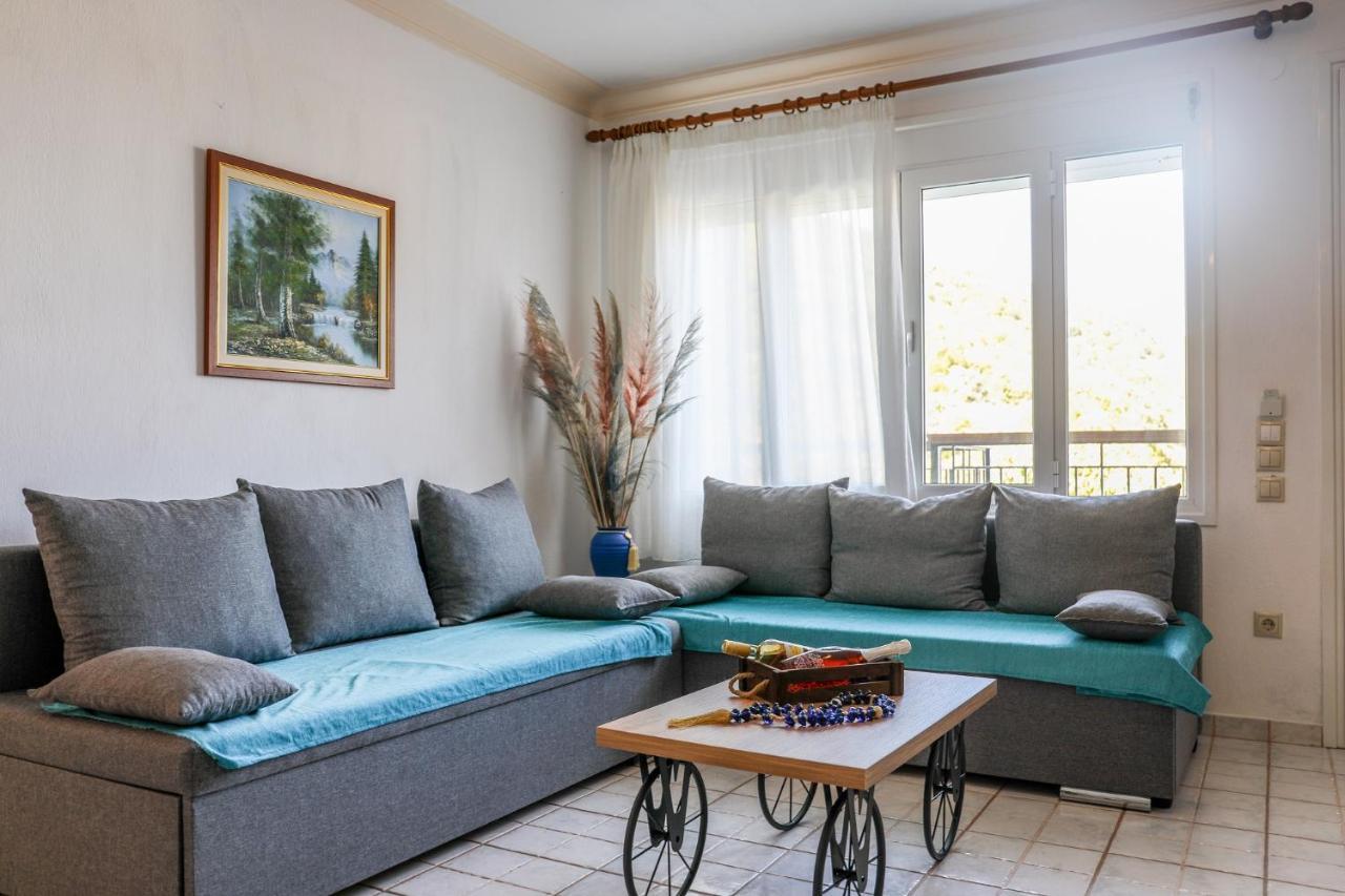 Villa Mitzelos Moni Evaggelistrias Bagian luar foto