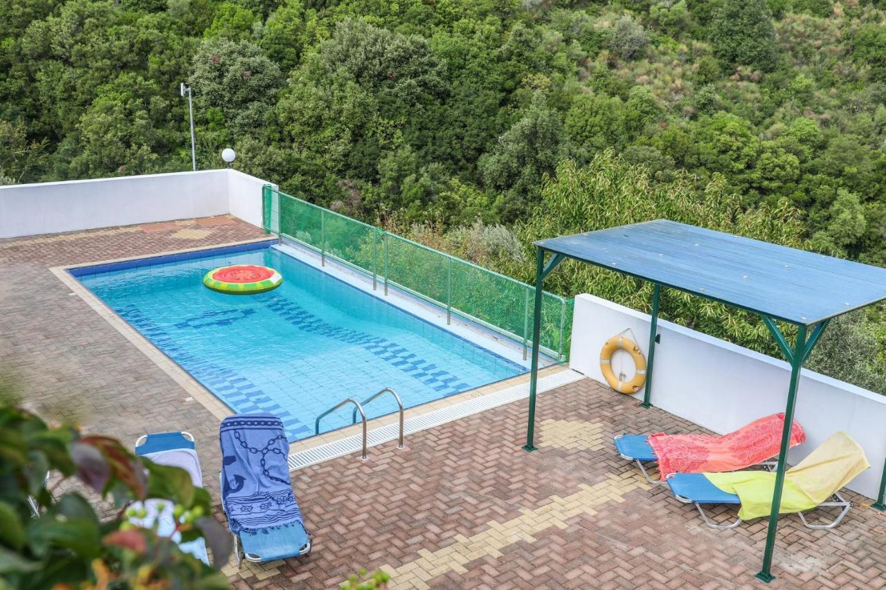 Villa Mitzelos Moni Evaggelistrias Bagian luar foto