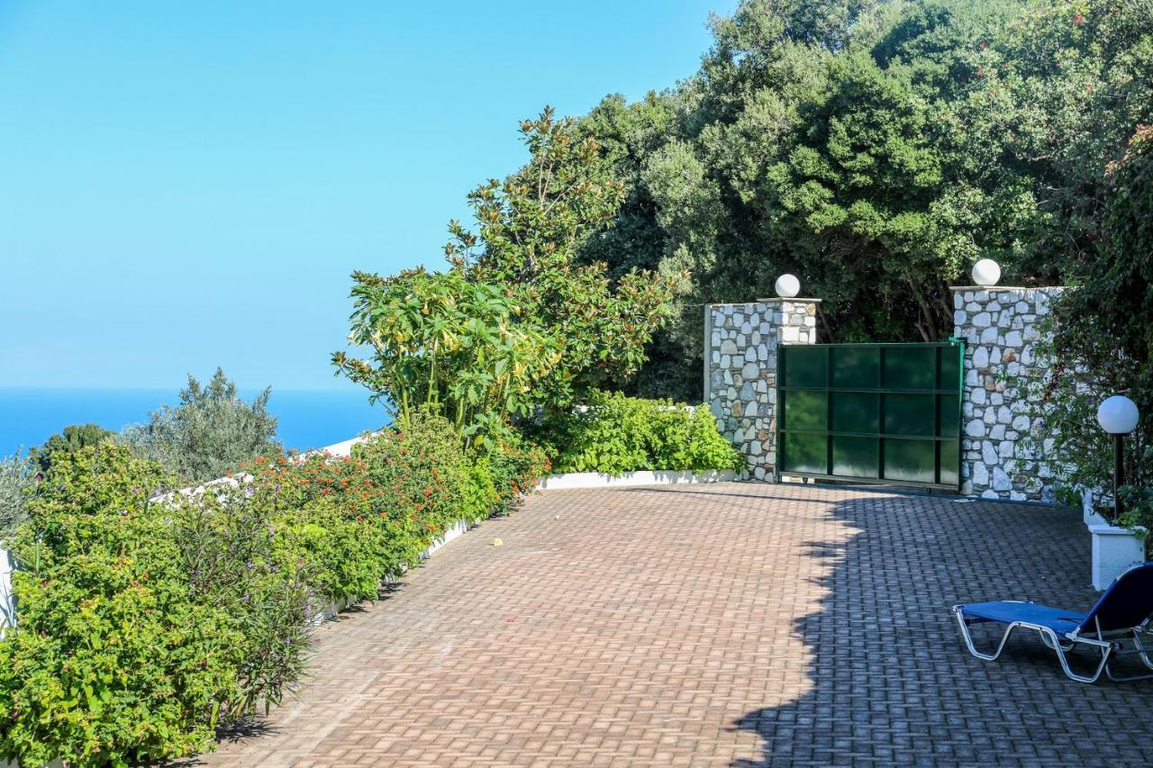 Villa Mitzelos Moni Evaggelistrias Bagian luar foto