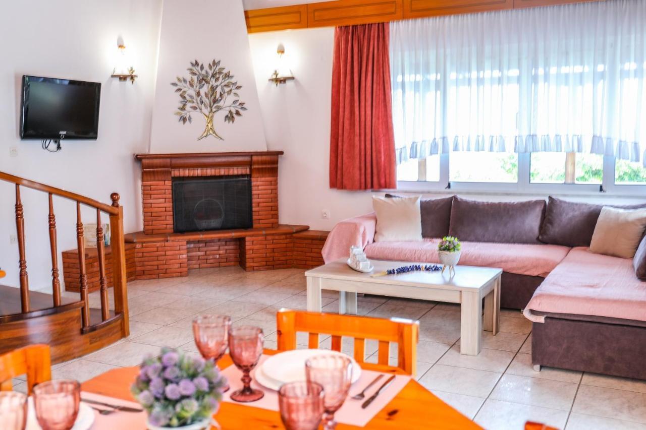 Villa Mitzelos Moni Evaggelistrias Bagian luar foto