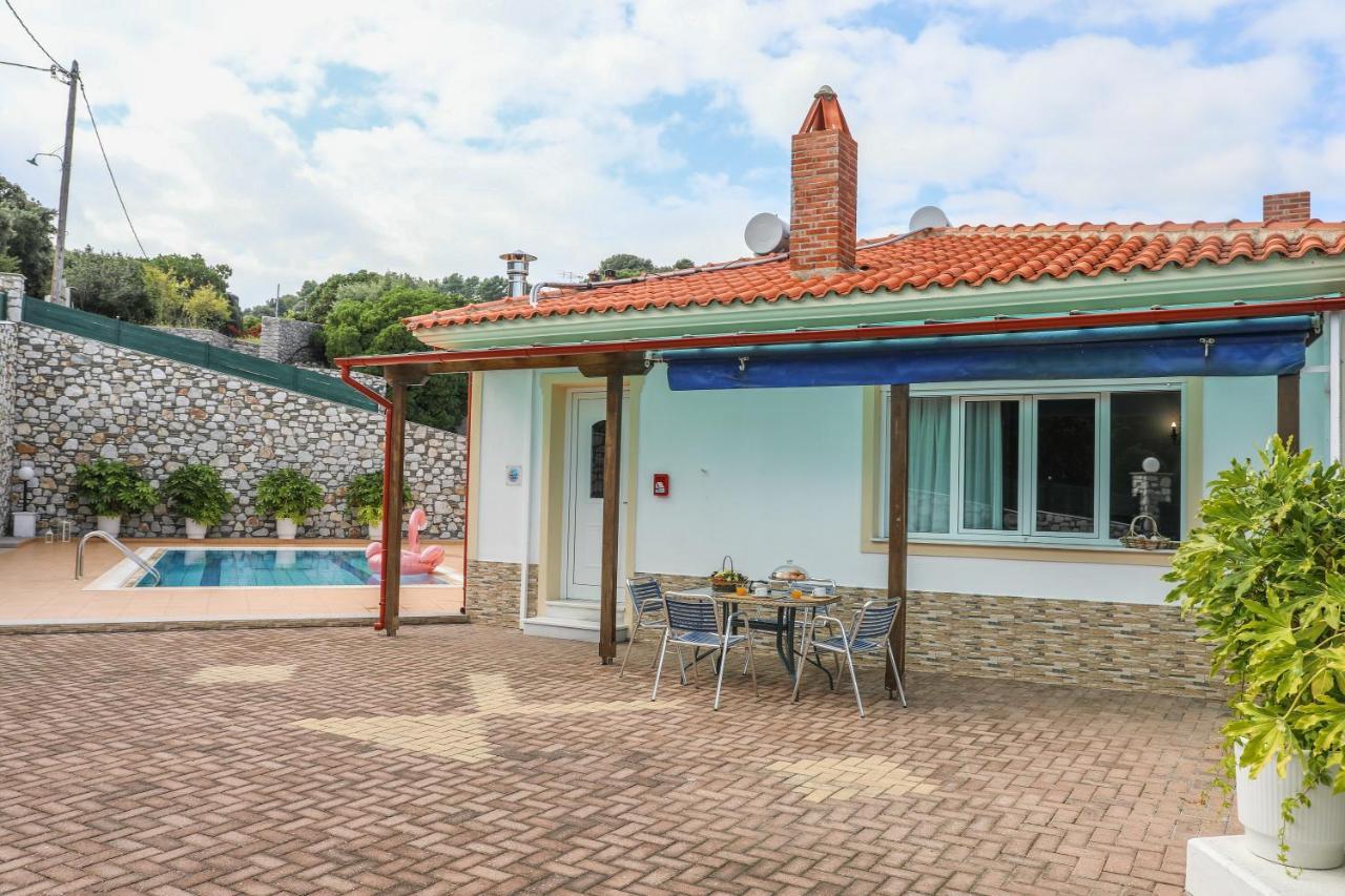 Villa Mitzelos Moni Evaggelistrias Bagian luar foto