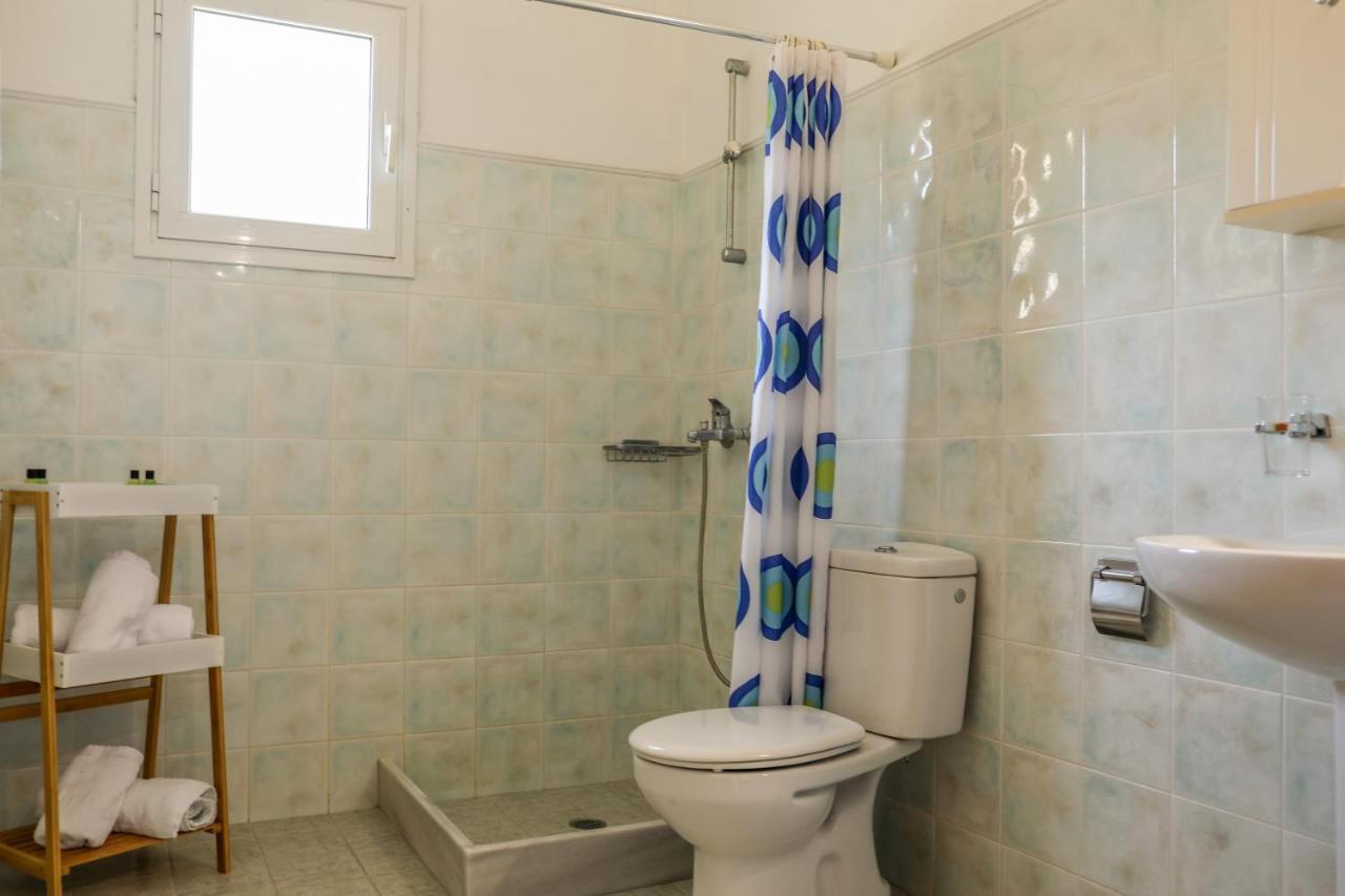 Villa Mitzelos Moni Evaggelistrias Bagian luar foto