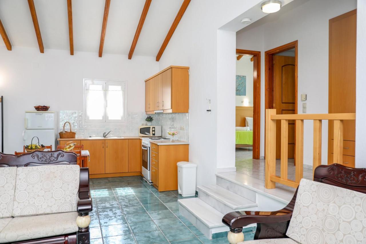 Villa Mitzelos Moni Evaggelistrias Bagian luar foto