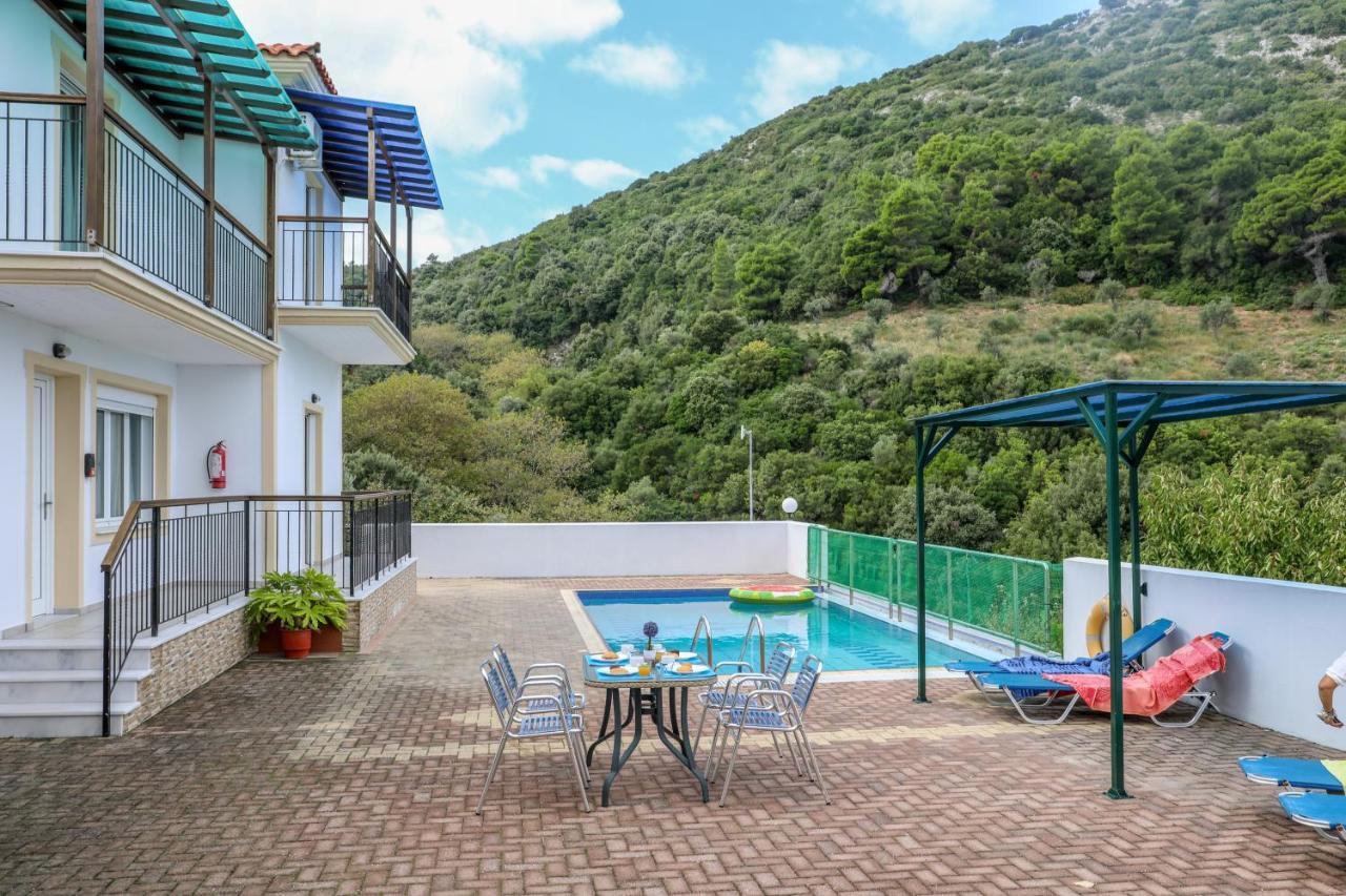 Villa Mitzelos Moni Evaggelistrias Bagian luar foto