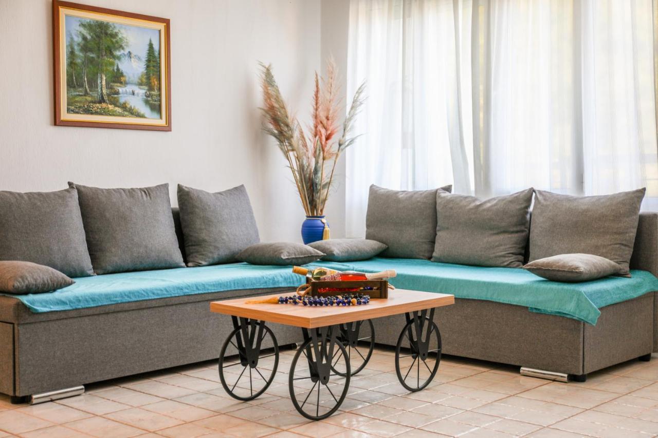 Villa Mitzelos Moni Evaggelistrias Bagian luar foto